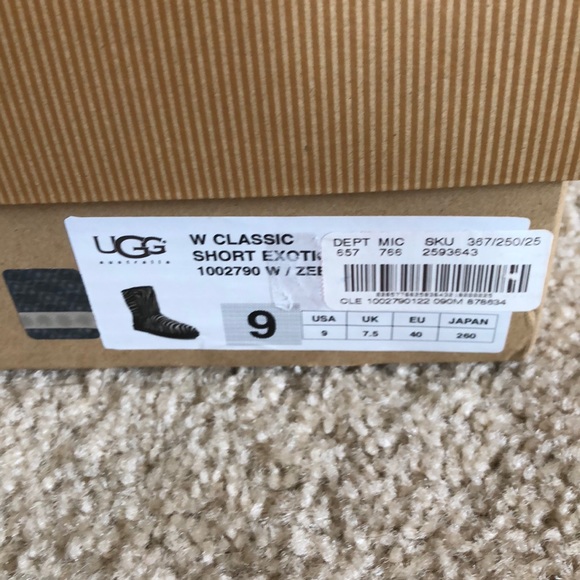 New! Ugg Classic Short Exotic zebra-9 - Picture 3 of 8